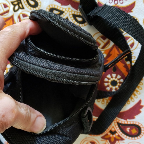 SAMSONITE Convertible Belt/Crossbody Hiking Bag. 6" x 5" x 2" EUC UNISEX RFID - Picture 5 of 11